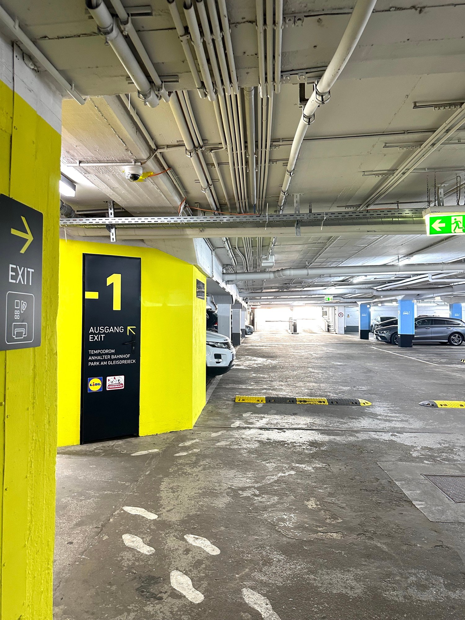 Int_Exit + Parking